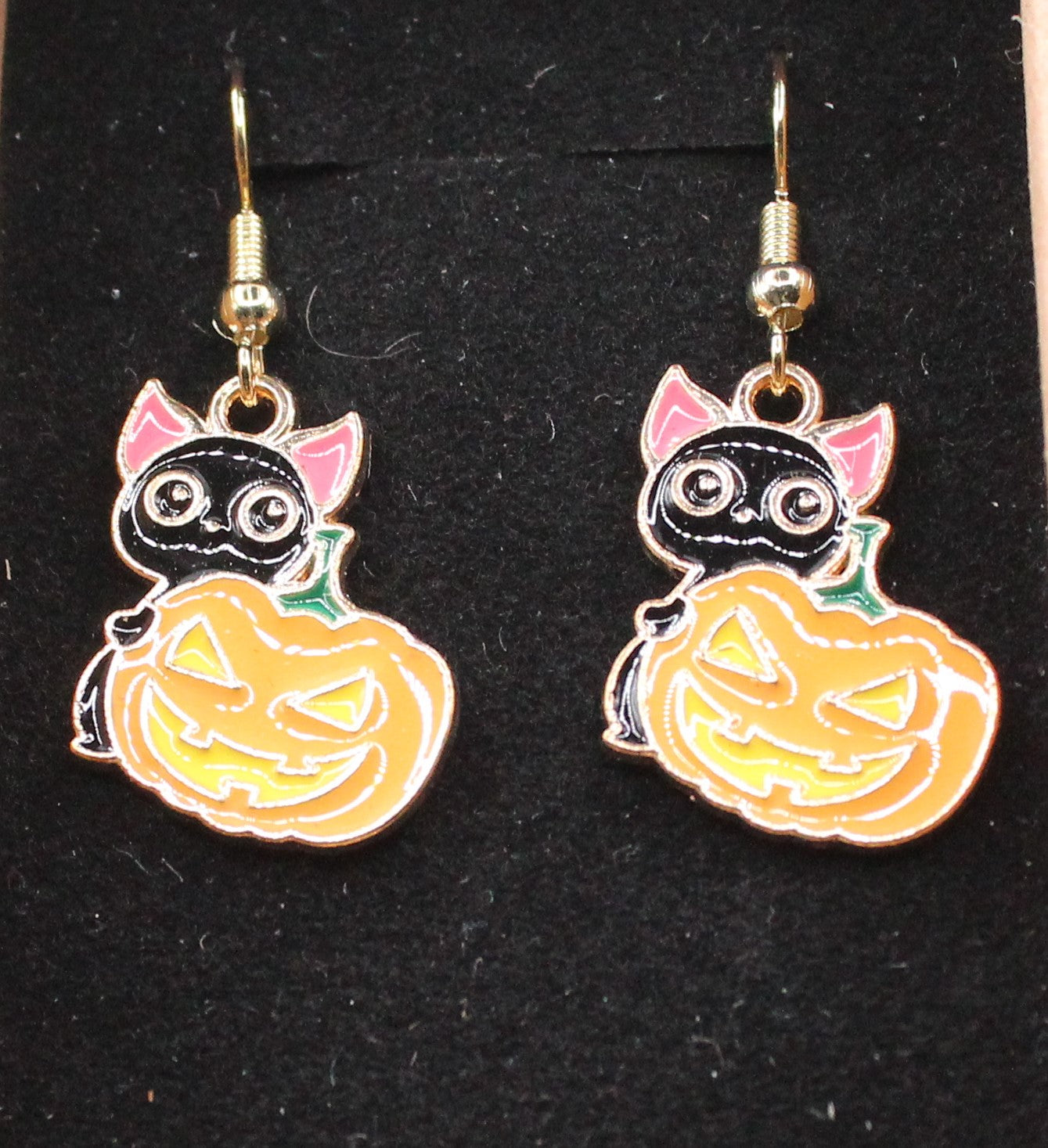Halloween charm earring