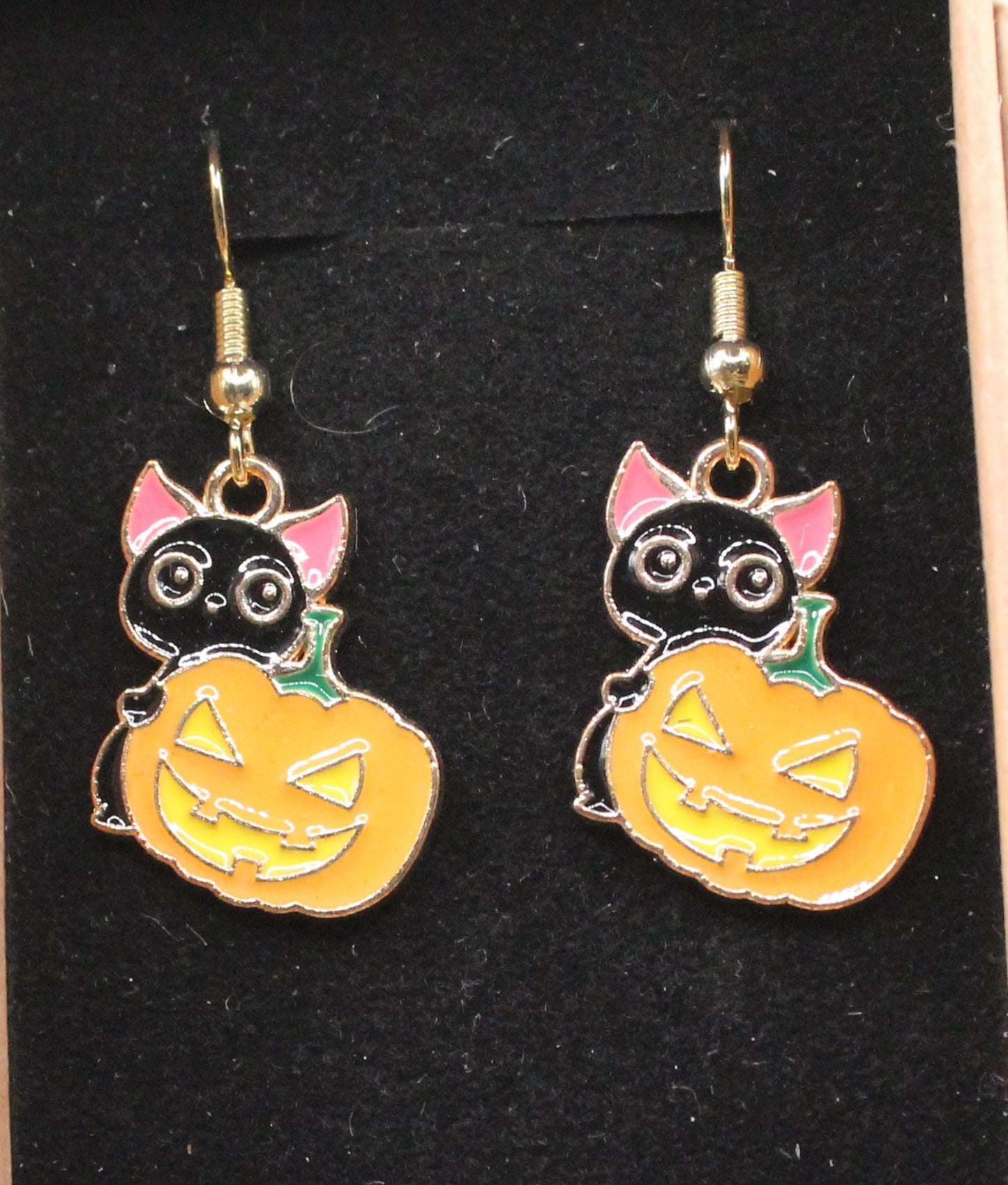 Halloween charm earring