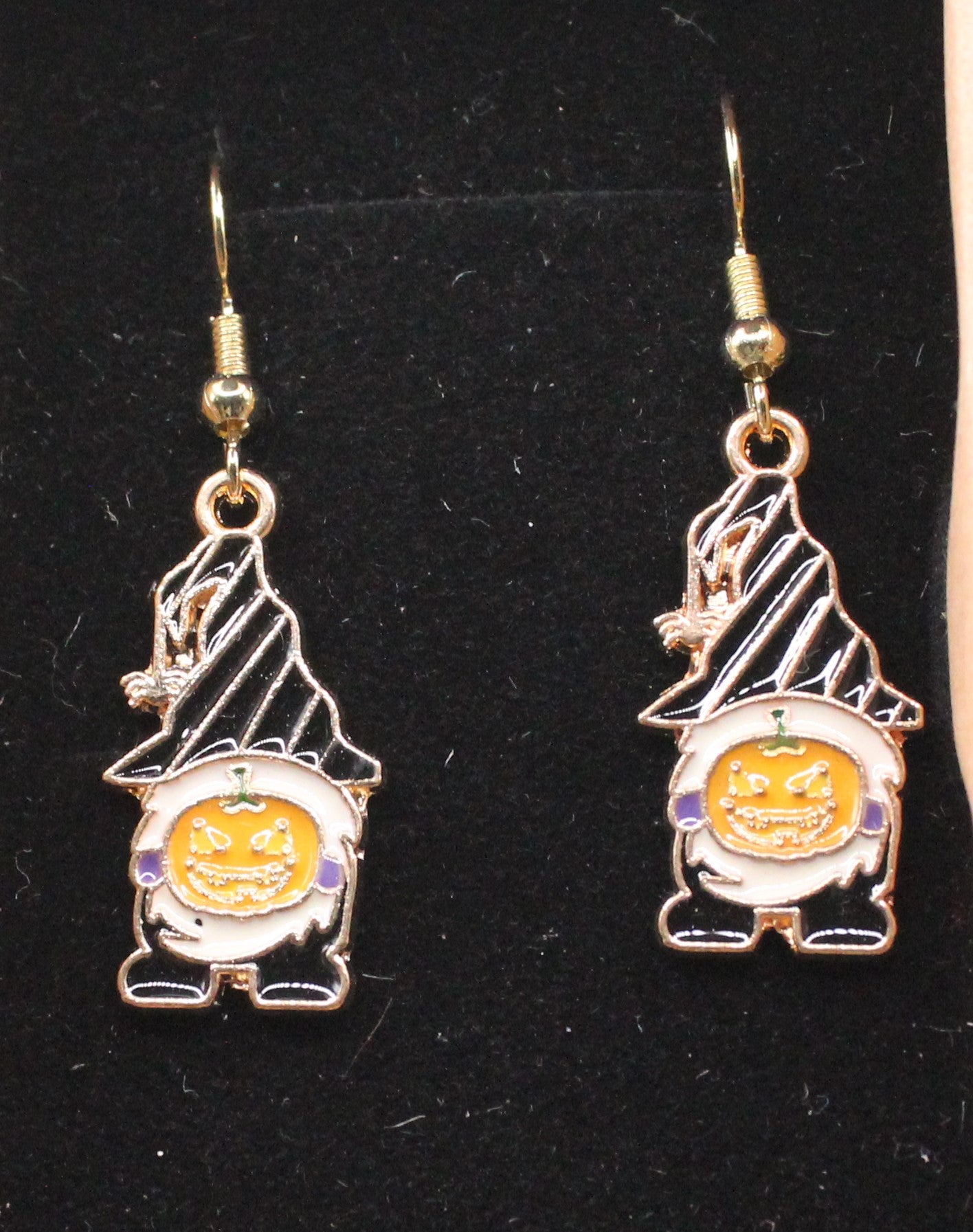 Halloween charm earring
