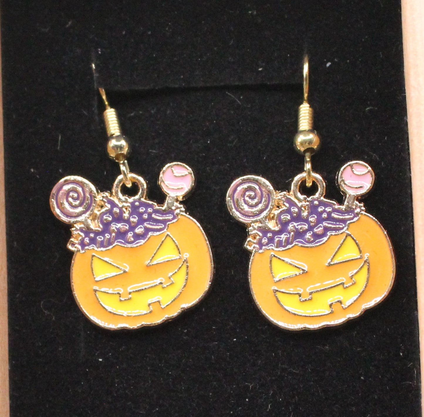 Halloween charm earring