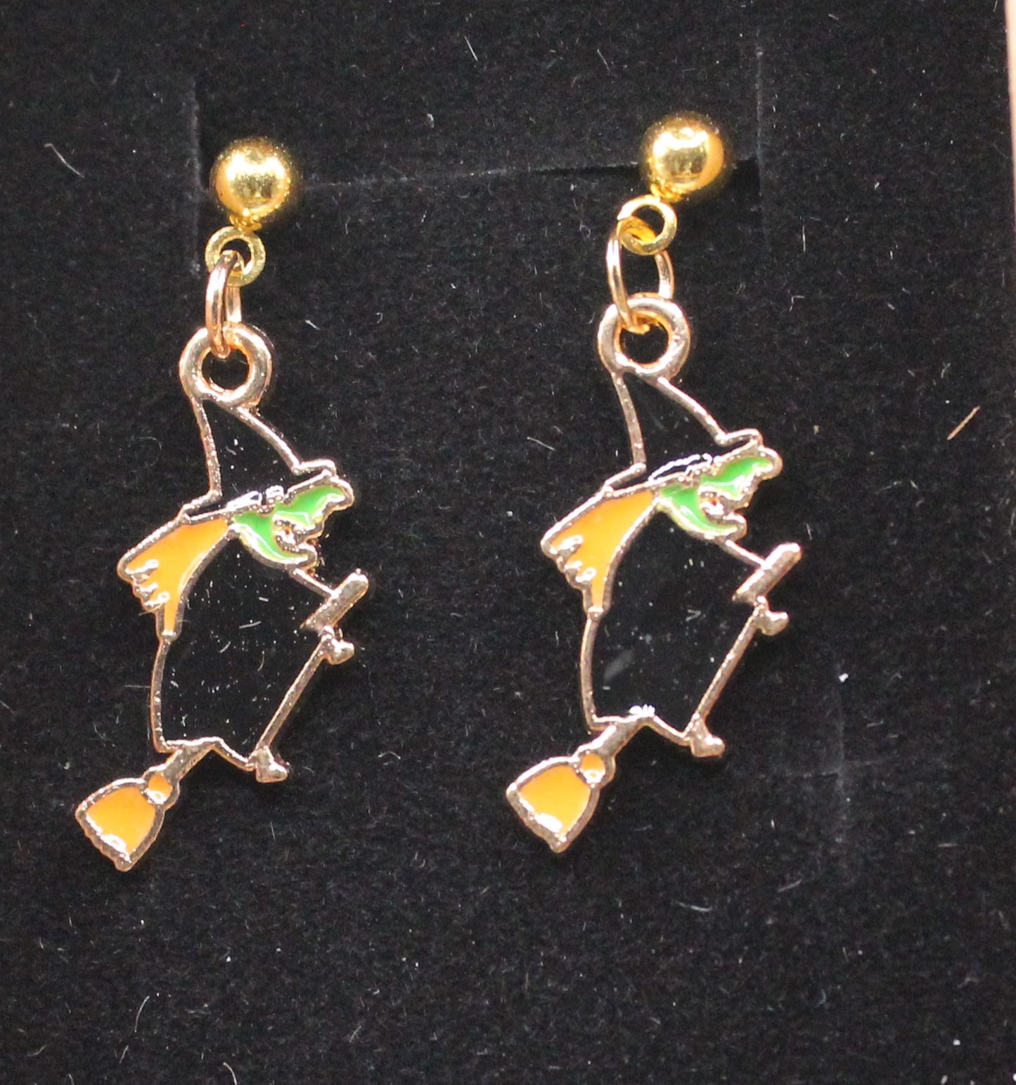 Halloween charm earring
