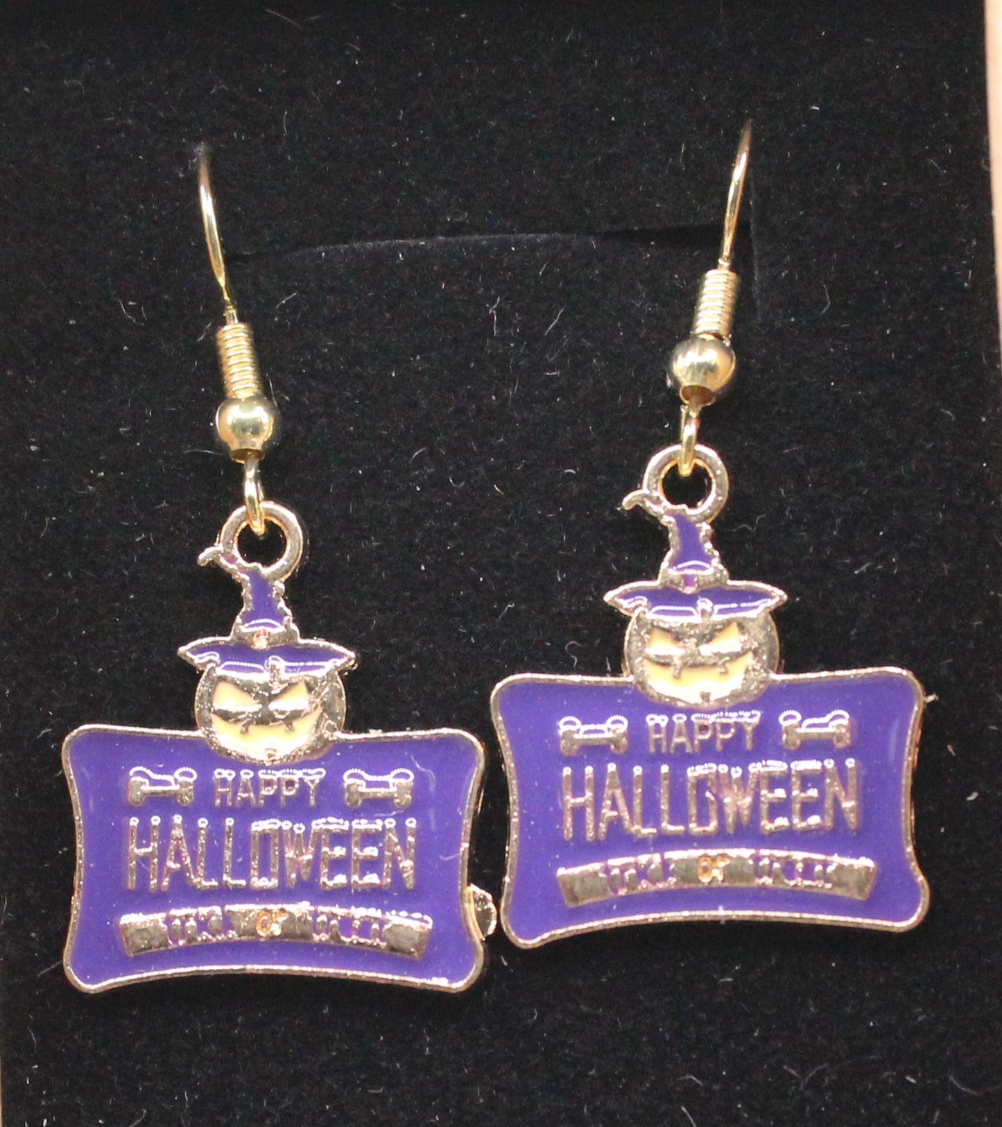 Halloween charm earring