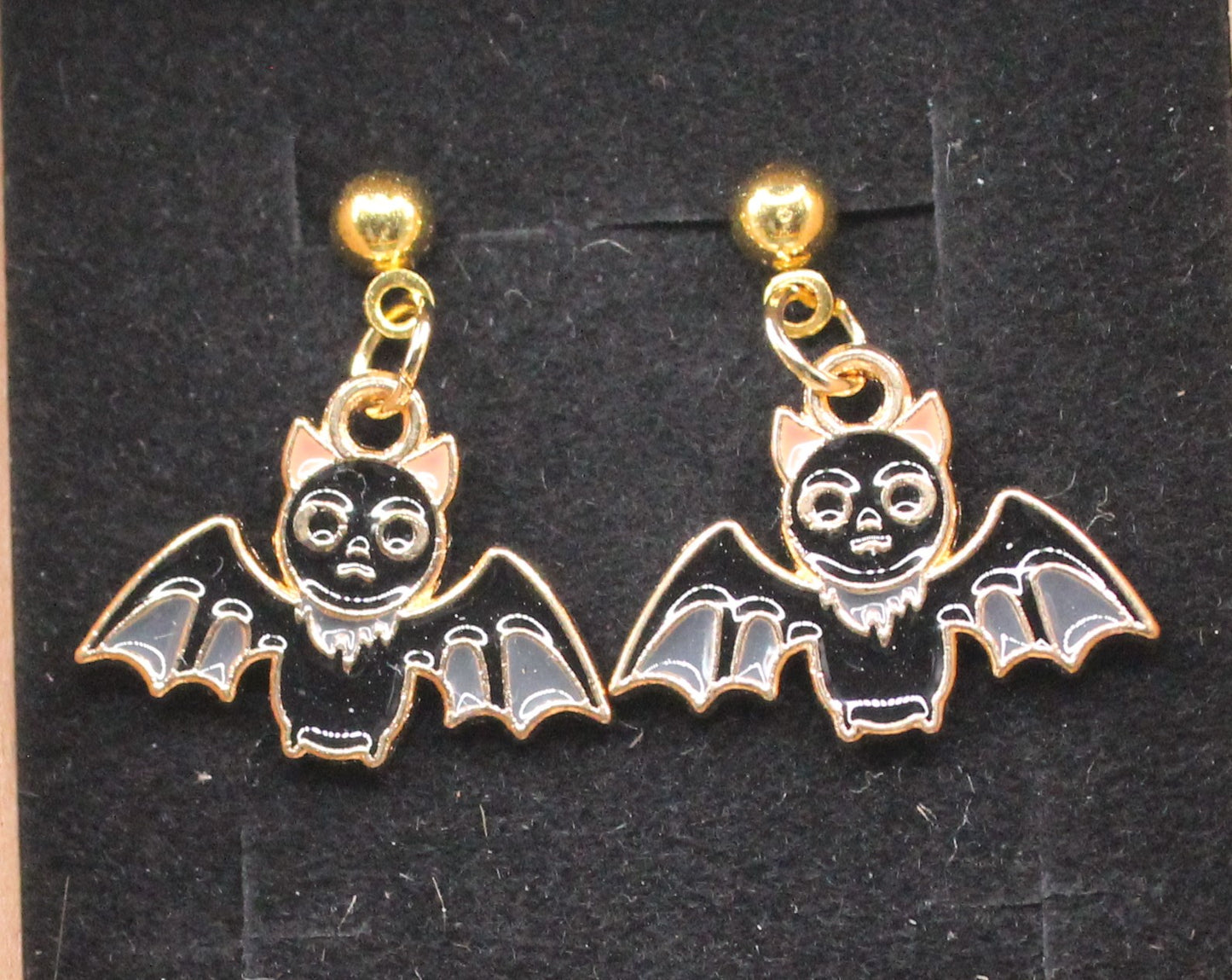 Halloween charm earring