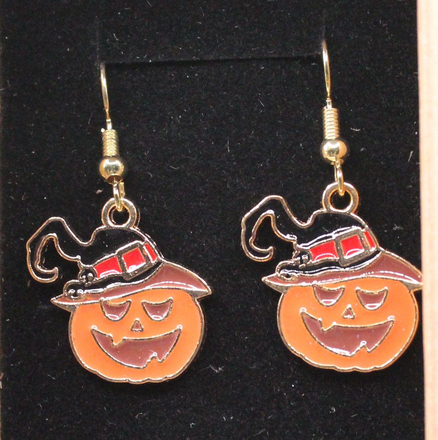 Halloween charm earring