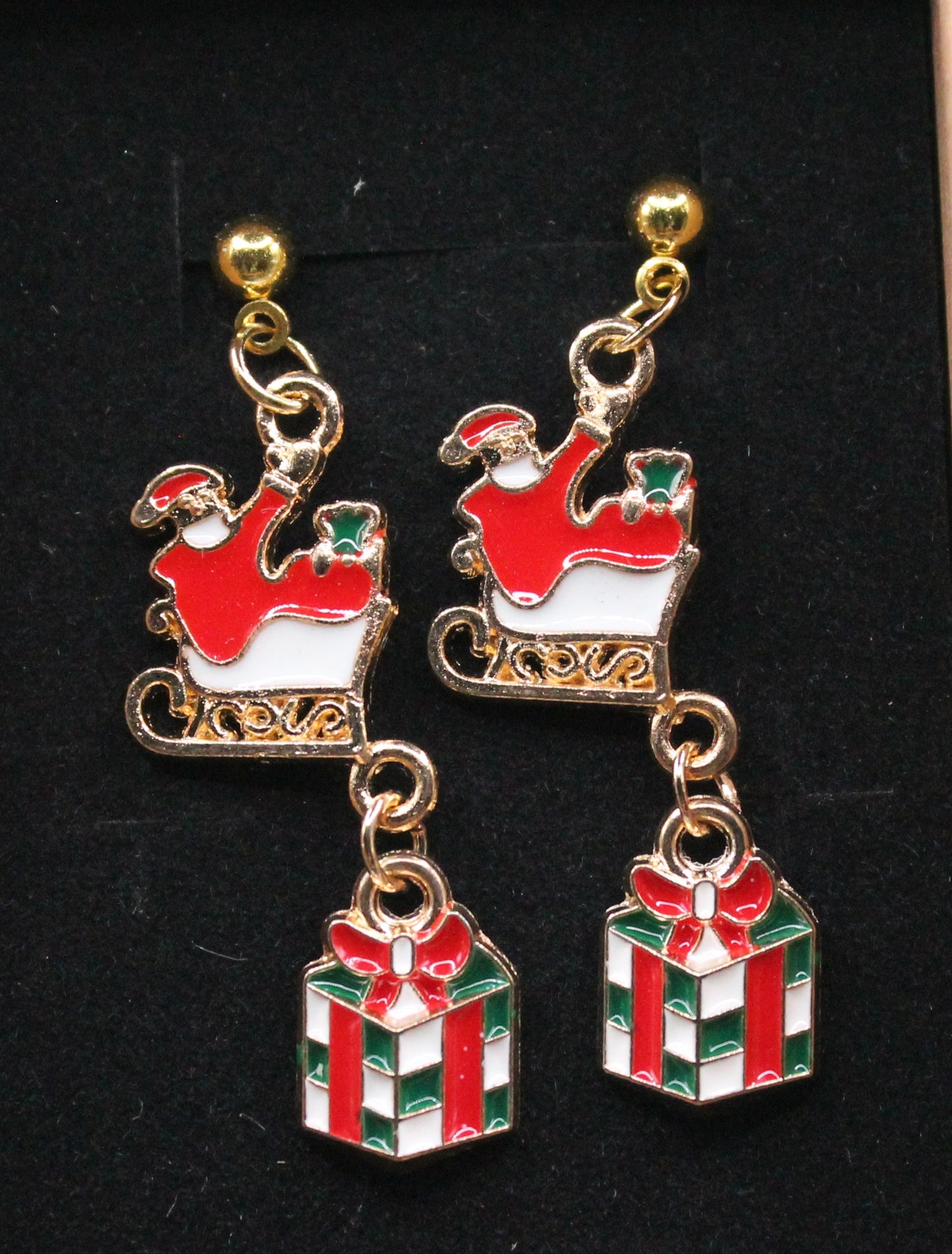 Christmas charm earring